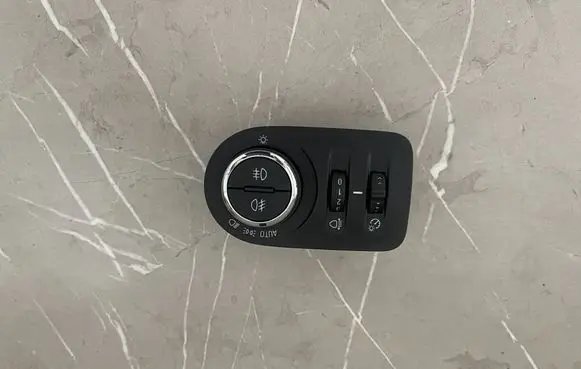Opel Corsa F Light switch 39201661
