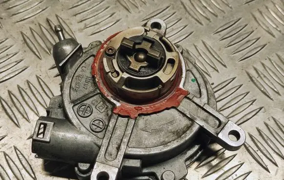 Mercedes-Benz E W212 Vacuum pump AA2722300565