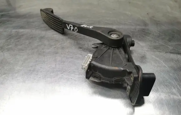 Volvo V70 Accelerator throttle pedal 30636003
