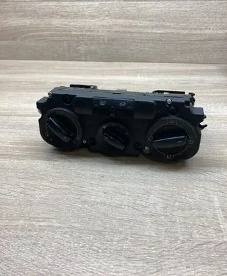 Volkswagen Caddy Climate control unit 01245697