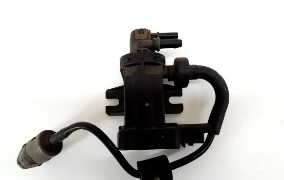 Peugeot 5008 II Turbo solenoid valve 9807396180