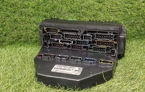 Mercedes-Benz C W204 SAM control unit A2129005812 A2129015104 A2129025505
