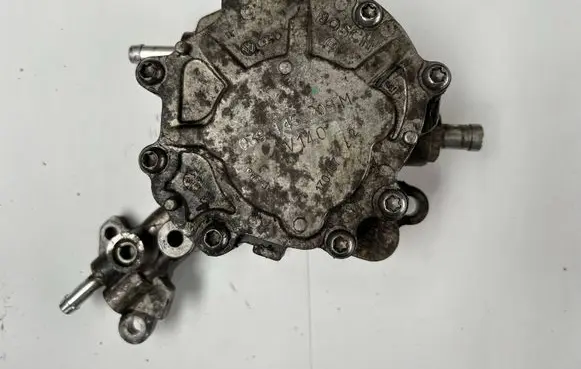Volkswagen Golf Plus Fuel injection high pressure pump 038145209M