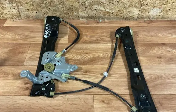 Opel Insignia A Front window lifting mechanism without motor 965867102
