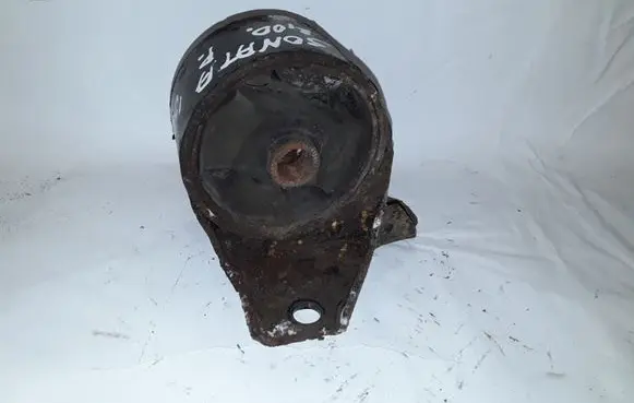 Hyundai Sonata Engine mount bracket 219113K000