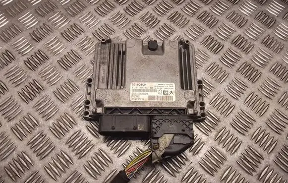 Peugeot 308 Engine control unit/module 0281035332 9830225780