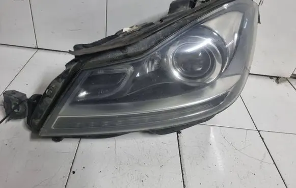 Mercedes-Benz C W204 Headlight/headlamp A2048204339 030127028104 LE09A6220