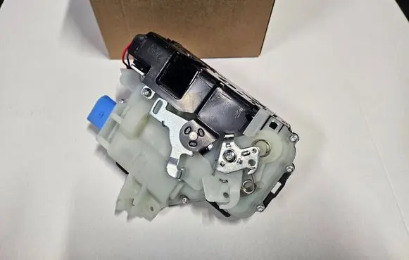Skoda Fabia Mk2 (5J) Front door lock 3B1837015AM 5J1837015 7E1837015