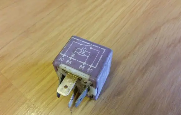 Volkswagen PASSAT B5.5 Other relay 431951253G