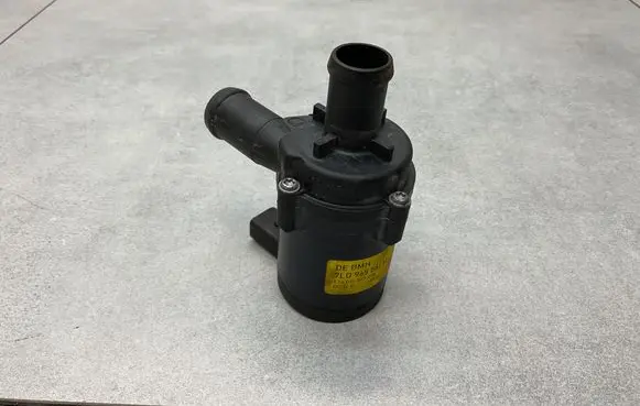 Volkswagen Touareg II Electric auxiliary coolant/water pump 7L0965561M