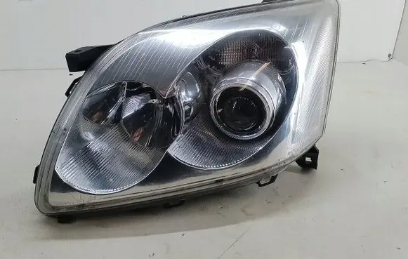 Toyota Avensis T250 Headlight/headlamp