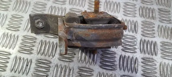 Ford Fiesta Engine mount bracket 89fb6038ba