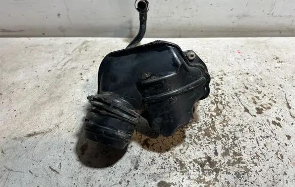 Volkswagen Golf VII Intake resonator 05E129654B 28062006282 20922