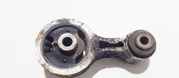 Mazda 6 Engine mount bracket