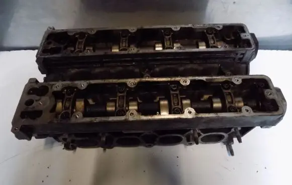 Peugeot 206 Engine head 