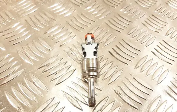 Volvo V60 Fuel injector 31432778