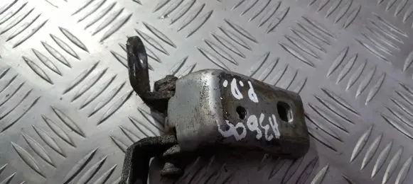 Ford Mondeo MK II Front door upper hinge