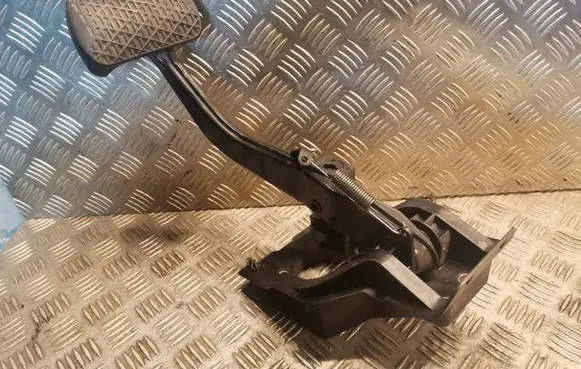 Mercedes-Benz S W220 Brake pedal 2202901119