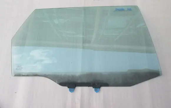 Toyota Avensis T220 Rear door window glass