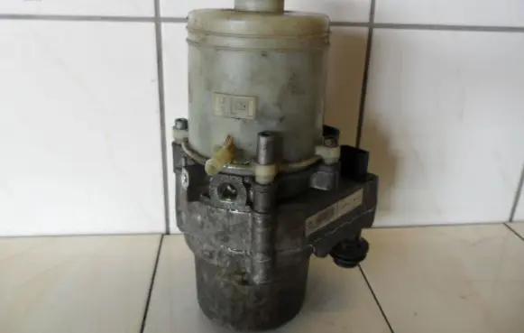 Volkswagen Polo IV 9N3 Power steering pump 6Q0423371A