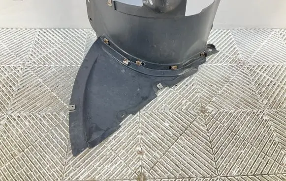 Front wheel arch liner splash guards