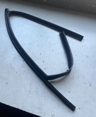 Dacia Spring Rubber seal front door window/glass