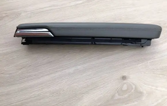 Mercedes-Benz S W221 Front door storage pocket/box A2217270266 2217270266