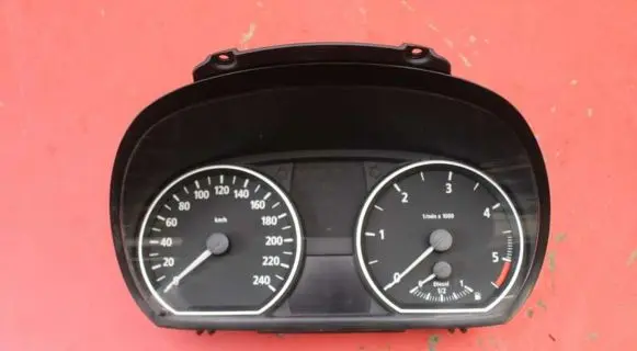 Speedometer (instrument cluster)