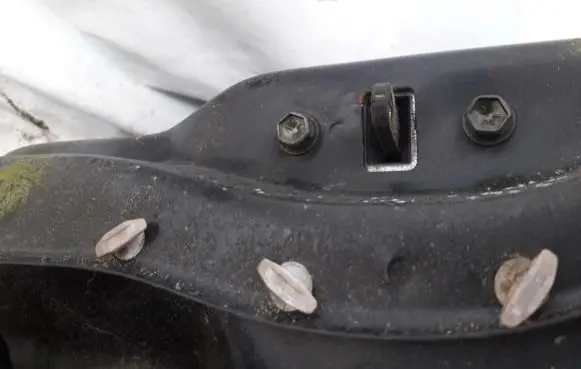 Suzuki Grand Vitara I Rear door check strap stopper