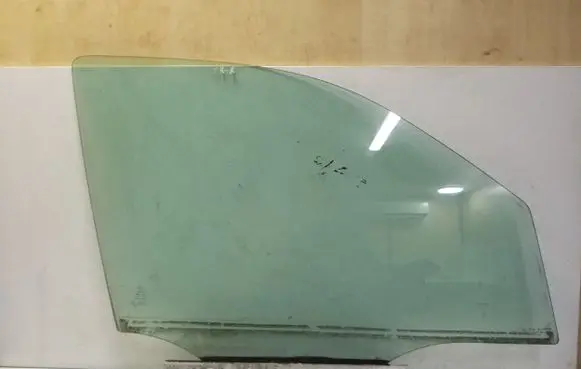 Mercedes-Benz ML W163 Front door window glass four-door A1637200218