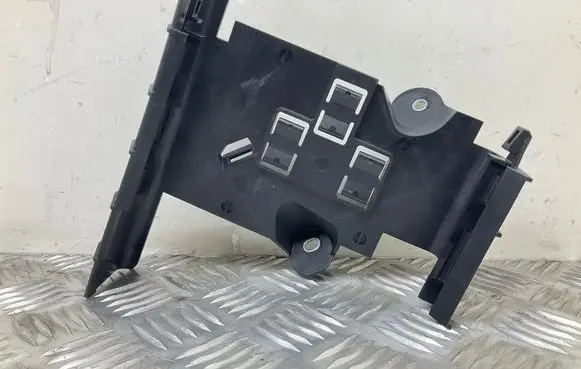 Audi A3 S3 8V Engine control unit holder 5Q0906507F