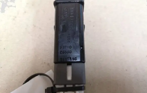 Hyundai Santa Fe Windscreen/window heater switch 9371026500