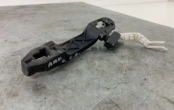 Rear door exterior handle/bracket
