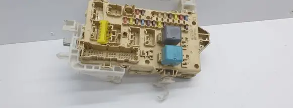 Toyota Corolla Verso AR10 Fuse module 892210F010