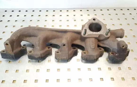 Volvo XC70 Exhaust manifold 30637797