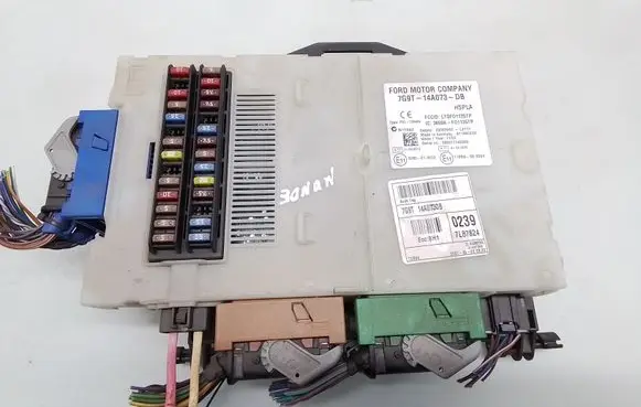 Ford Mondeo MK IV Fuse module 7G9T14A073DB