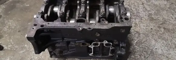 Volkswagen Touran II Engine block 03c021aj