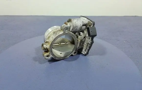 Volvo XC90 Throttle body valve 31459842