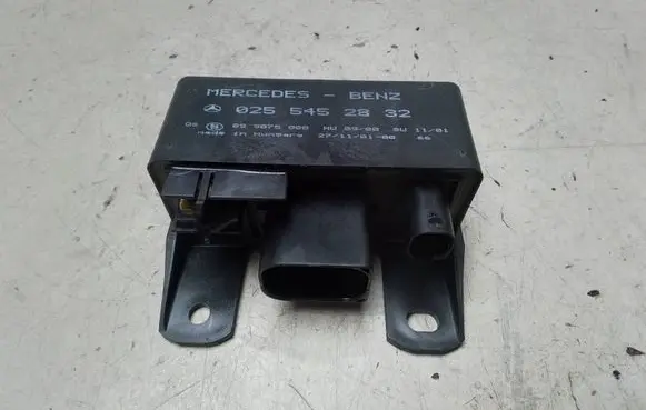 Mercedes-Benz A W168 Glow plug pre-heat relay 0255452832 899075000