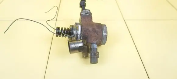 Volkswagen Golf VI Fuel injection high pressure pump CAV
