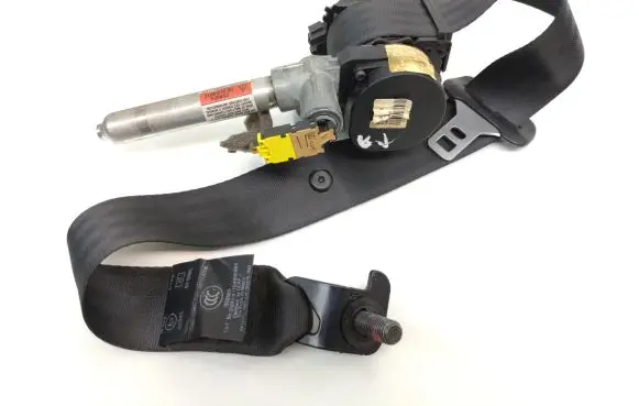 Middle seatbelt (rear)