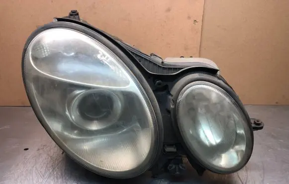 Mercedes-Benz E W211 Headlight/headlamp 15435200