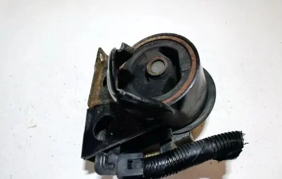 Nissan Primera Engine mount bracket