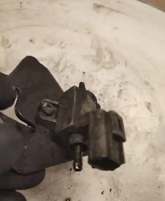 Jaguar S-Type Turbo solenoid valve 70121100