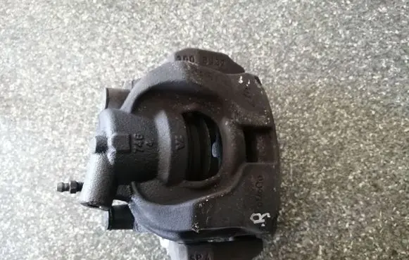 Land Rover Range Rover Evoque L538 Front brake caliper