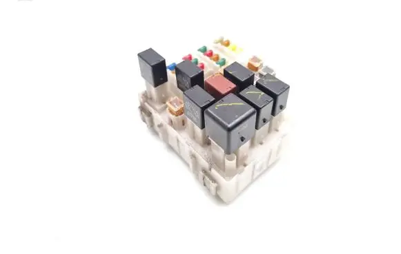 Toyota RAV 4 (XA20) Fuse module 90987-02012 156700-0870