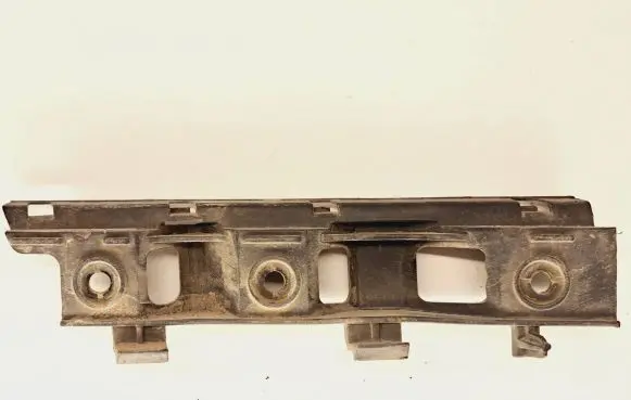 Volvo V50 Front bumper mounting bracket 3C0807183