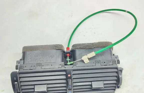 BMW 5 E39 Dash center air vent grill 8364007