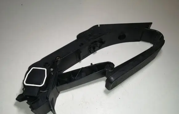 Mercedes-Benz S W220 Accelerator throttle pedal A2203000104