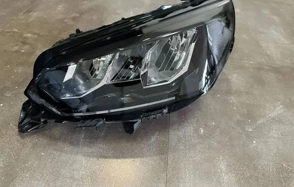 Peugeot 208 Headlight/headlamp 9833036380